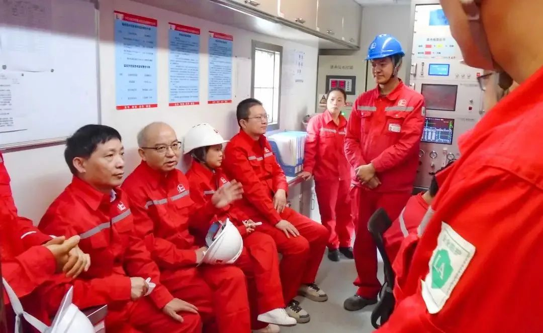 ��ϵԱ����һ�ߣ���������ת���עů����(ͼ2)