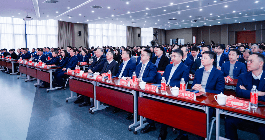 锐意进取，，，，，，，马跃新程——CQ9·电子官方网站股份2025年度总结暨表扬大会盛大召开(图9)